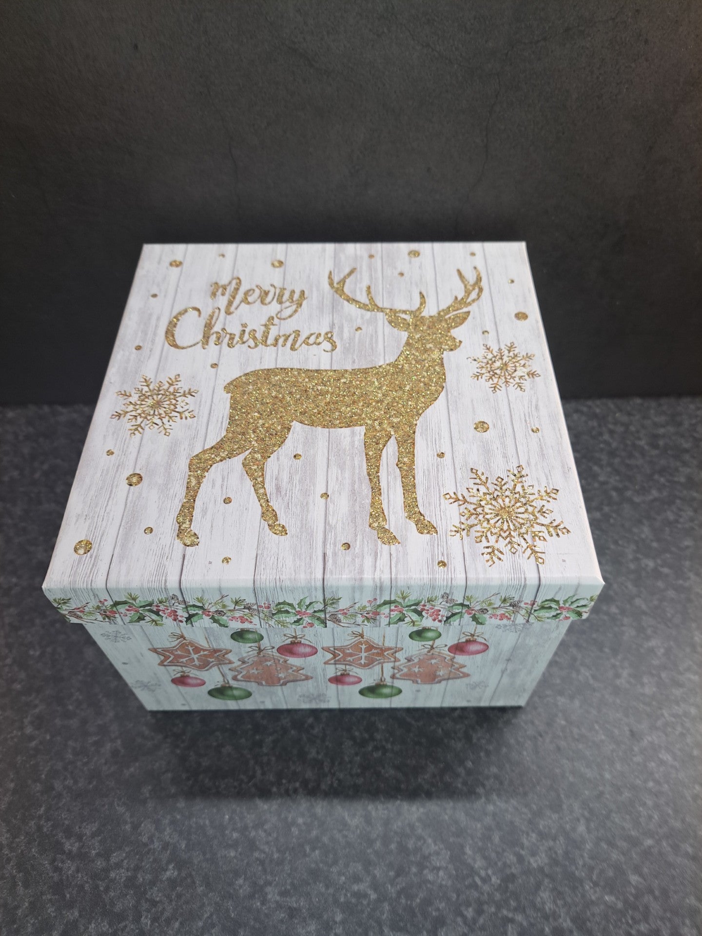Stijlvolle kerstdoos met elegant hert