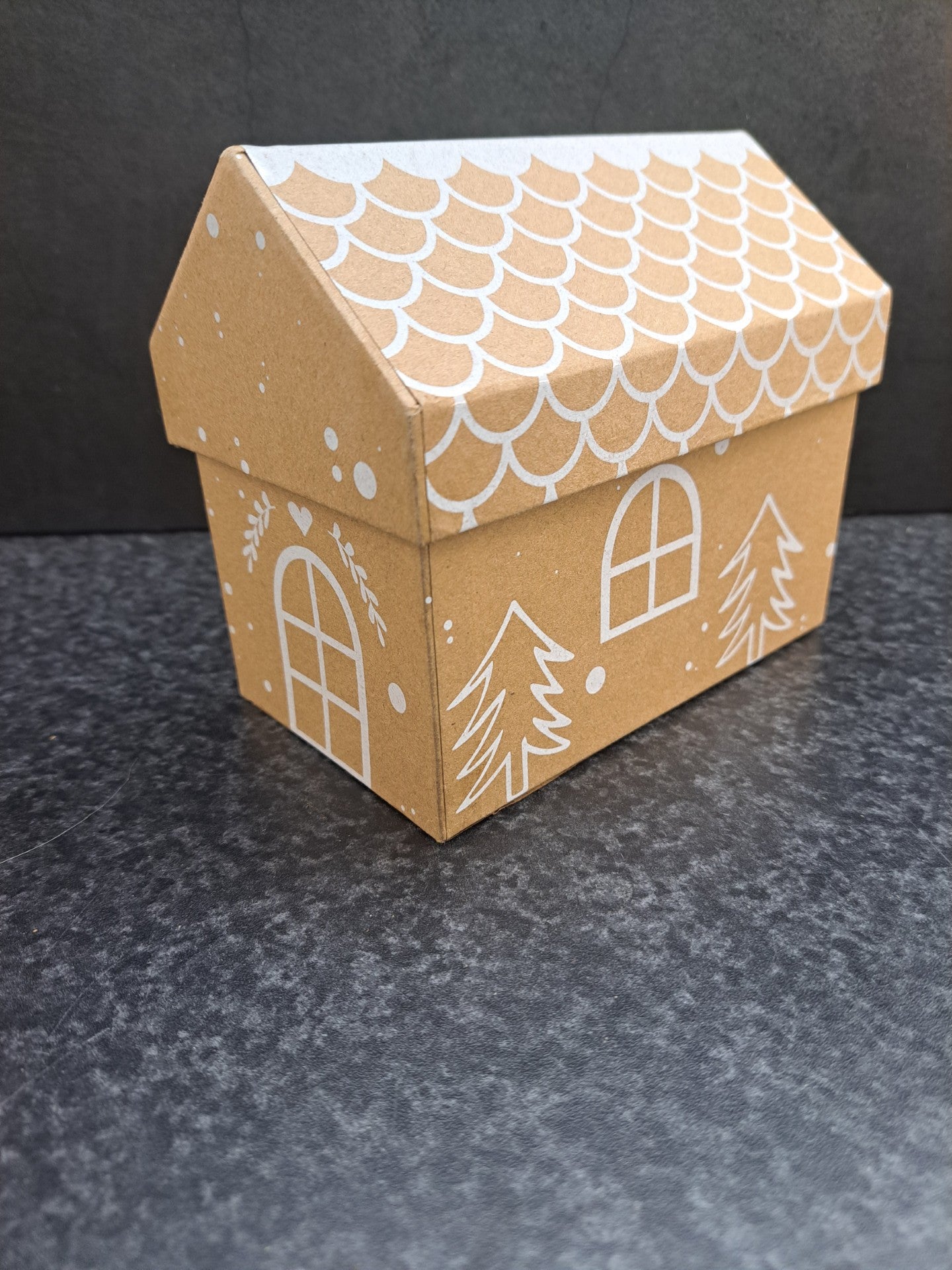 Kartonnen cadeauhuis kerst