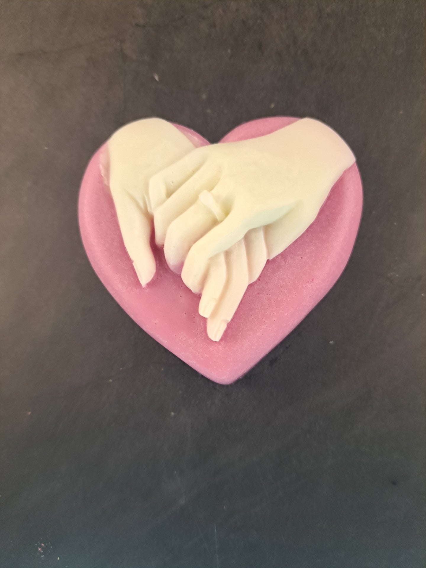 Hart met twee handen en een Trouwring