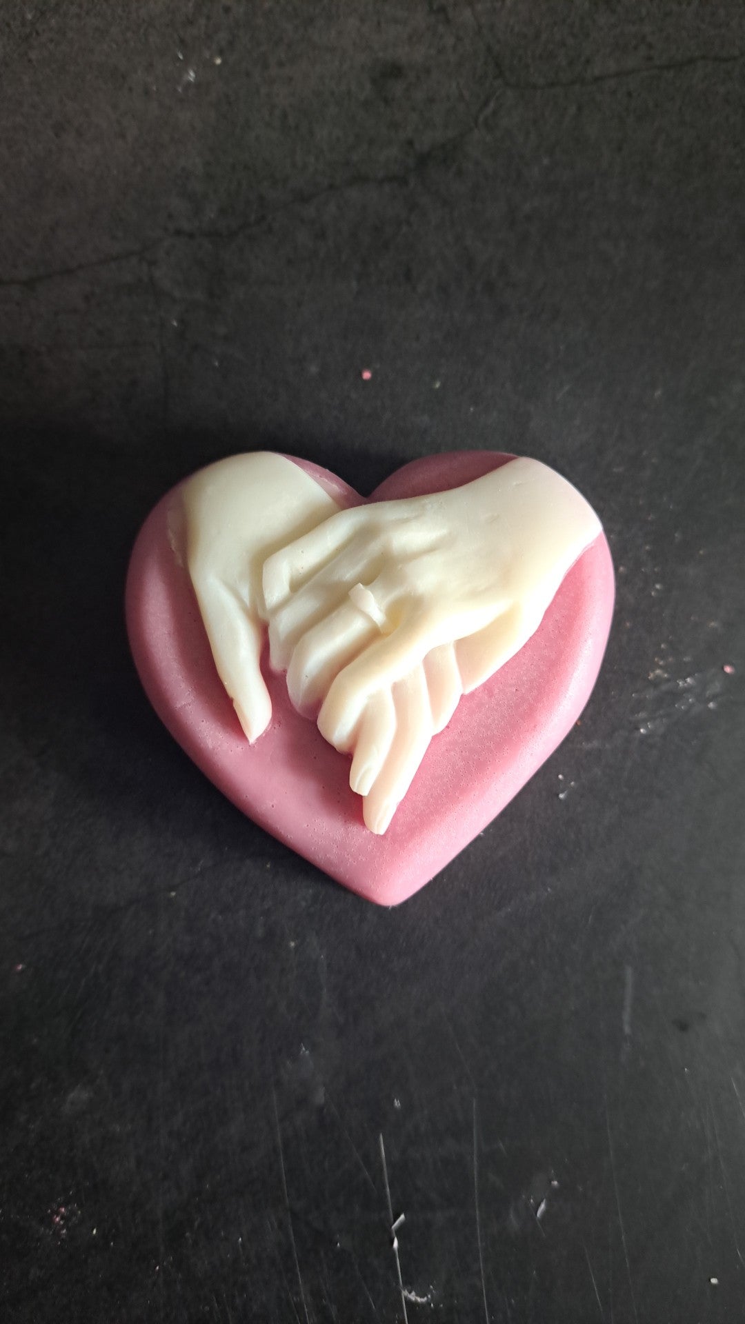 Hart met twee handen en een Trouwring