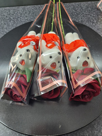 Mooie rozen met beervoor Valentijnsdag