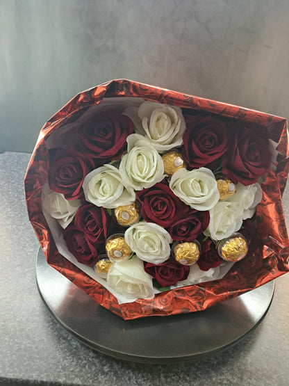 Luxe Rozenboeket van zijde met Ferrero Rocher
