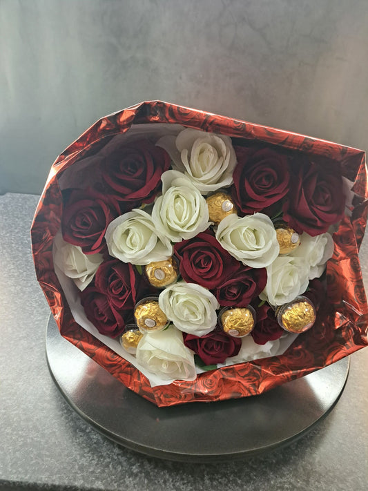Luxe Rozenboeket van zijde met Ferrero Rocher