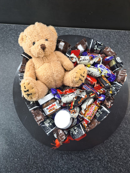 Luxe Hartvormige Cadeaubox met marsen , Snickers, Nutella  Love You Beertje