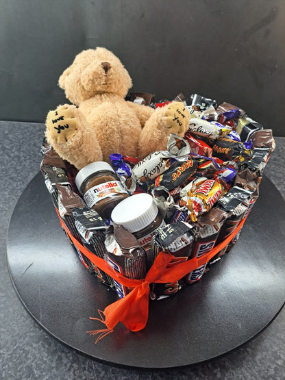 Luxe Hartvormige Cadeaubox met marsen , Snickers, Nutella  Love You Beertje