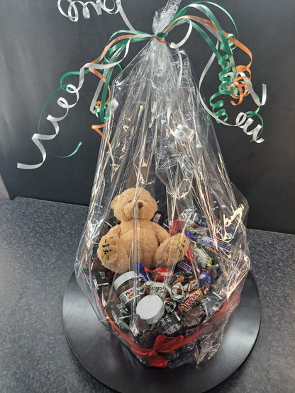 Luxe Hartvormige Cadeaubox met marsen , Snickers, Nutella  Love You Beertje