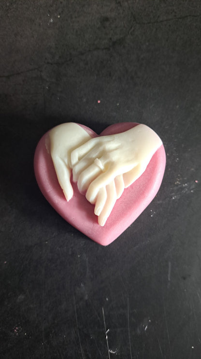 Hart met twee handen en een Trouwring